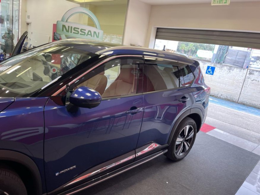 מגני רוח הדבקה Falcon לניסאן אקס טרייל 2021 ומעלה עם פס ניקל